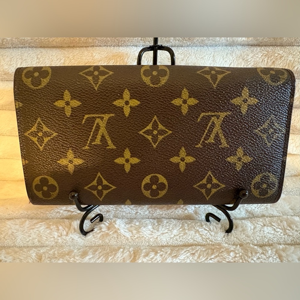 ✨ Authentic Vintage Louis Vuitton Monogram Wallet ✨ - Picture 2 of 9